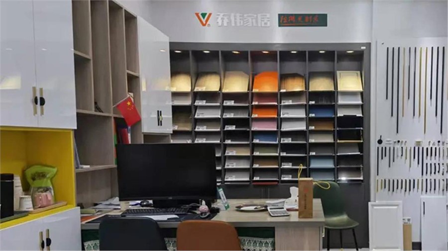 喬偉家居集團董事長等相關(guān)負責(zé)人蒞臨銅仁沿河喬偉全屋定制門店視察工作